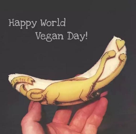 Fruit turns into a work of art, and bananas can still play like this.