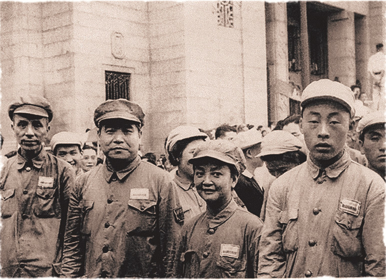 On May 28th, 1949, the China People's Liberation Army Shanghai Military Commission officially took over the Bank of China. The picture shows the military representatives Gong Yinbing (first from left) and Ji Zhaoding (second from left) who took over the Bank of China. After the founding of People's Republic of China (PRC), Gong Yinbing became the first general manager of BOC.
