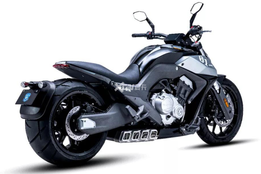 Four-cylinder motorcycle; Large displacement; Benda motorcycle; LFC700; Sports cruise vehicle